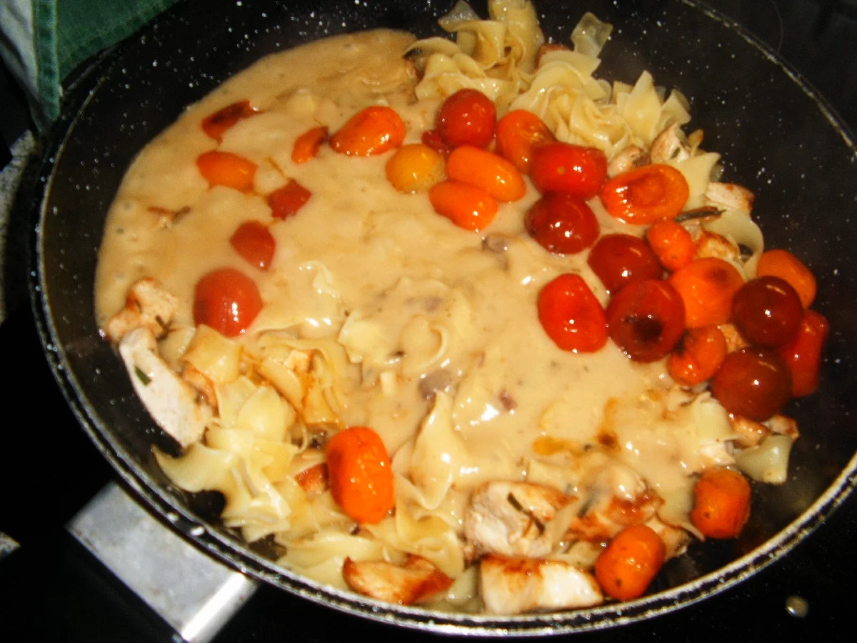 Rezept: Nudel-Tomaten-Hähnchen-Pfanne Bild Nr. 214 Nudel-Tomaten-Hähnchen-Pfanne - Rezept - Bild Nr. 214