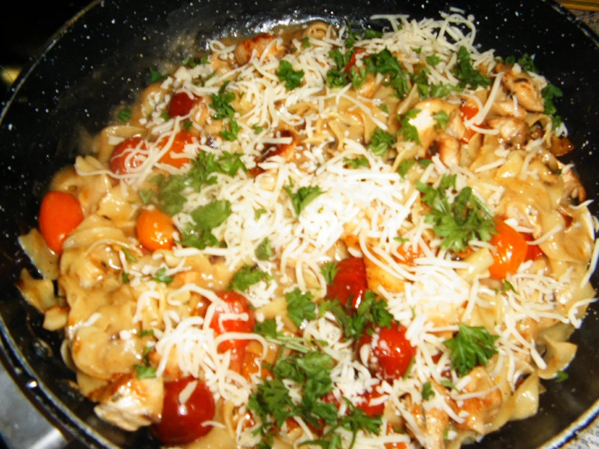 Rezept: Nudel-Tomaten-Hähnchen-Pfanne Bild Nr. 215 Nudel-Tomaten-Hähnchen-Pfanne - Rezept - Bild Nr. 215