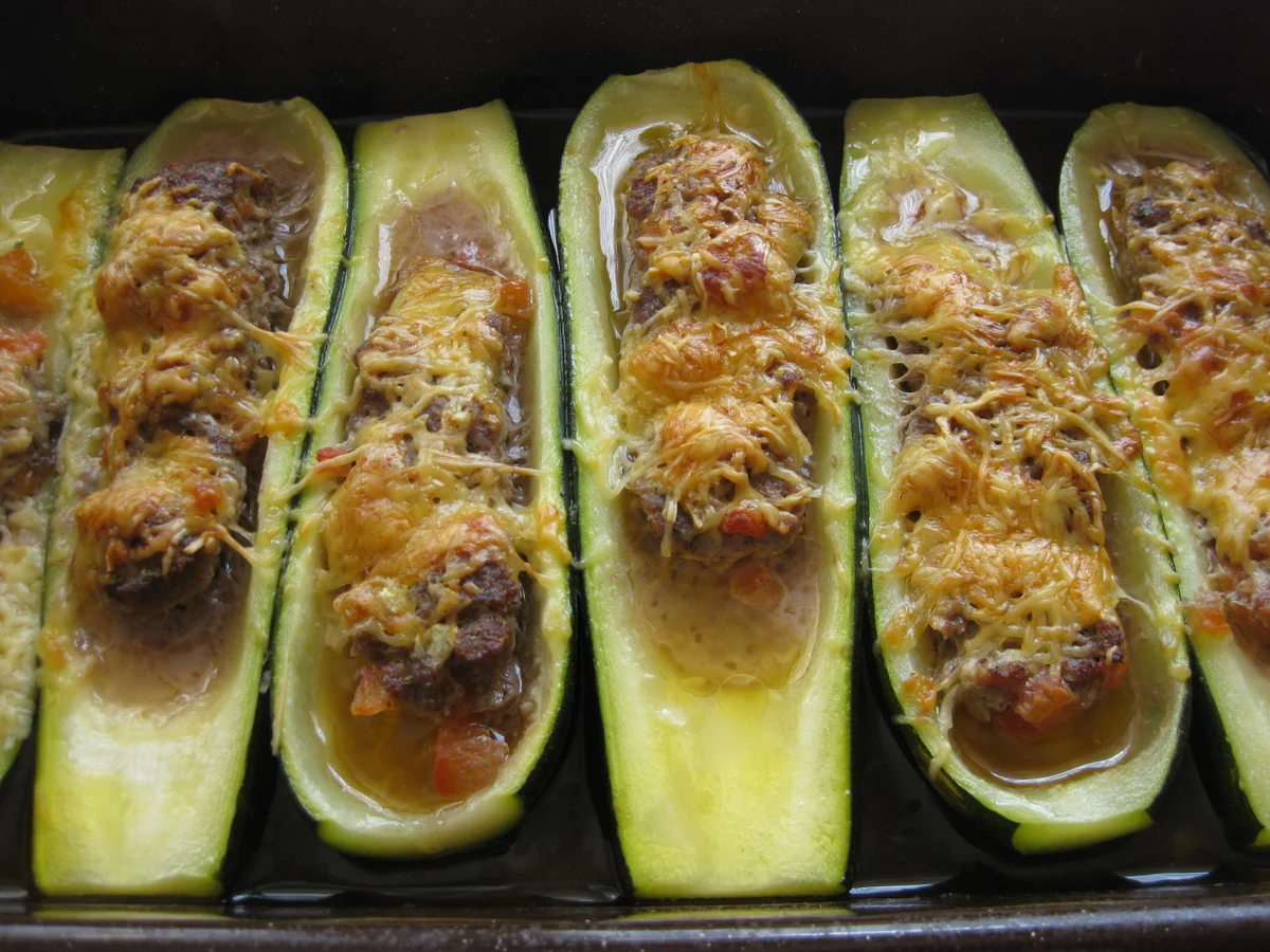 Rezept: Gefüllte Zucchini mit Hackfleisch Bild Nr. 203 Gefüllte Zucchini mit Hackfleisch - Rezept - Bild Nr. 203