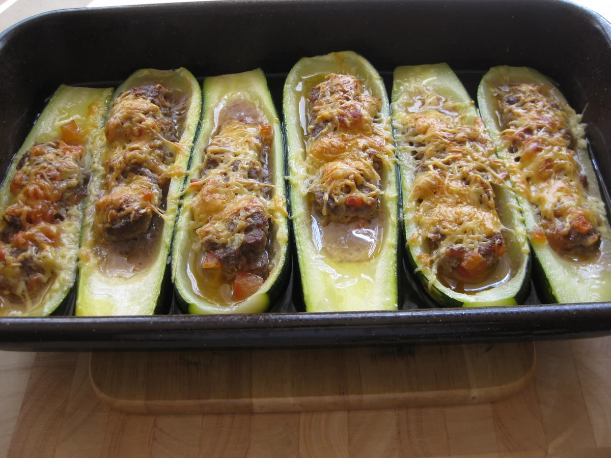 Rezept: Gefüllte Zucchini mit Hackfleisch Bild Nr. 204 Gefüllte Zucchini mit Hackfleisch - Rezept - Bild Nr. 204
