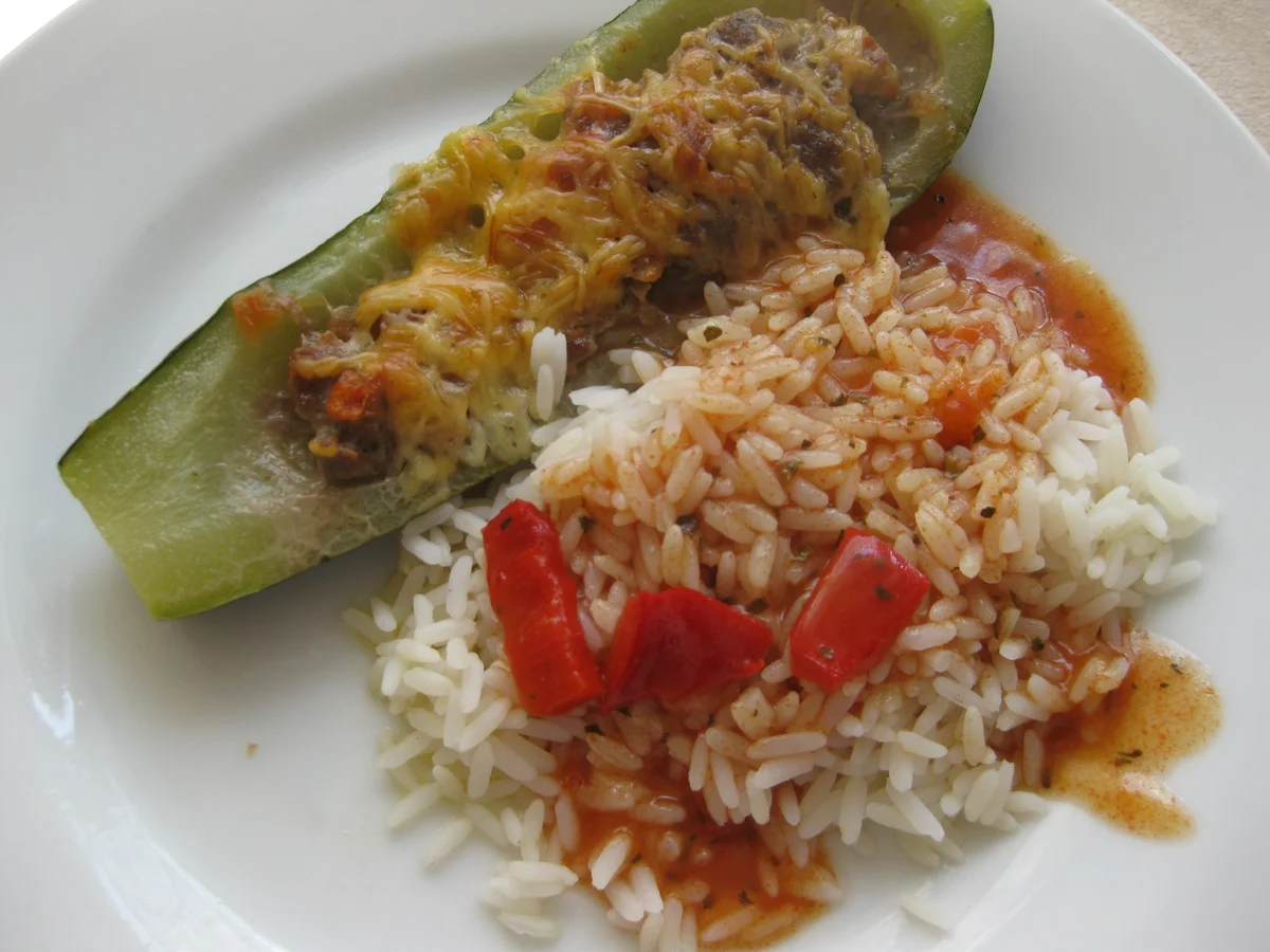 Rezept: Gefüllte Zucchini mit Hackfleisch Bild Nr. 206 Gefüllte Zucchini mit Hackfleisch - Rezept - Bild Nr. 206