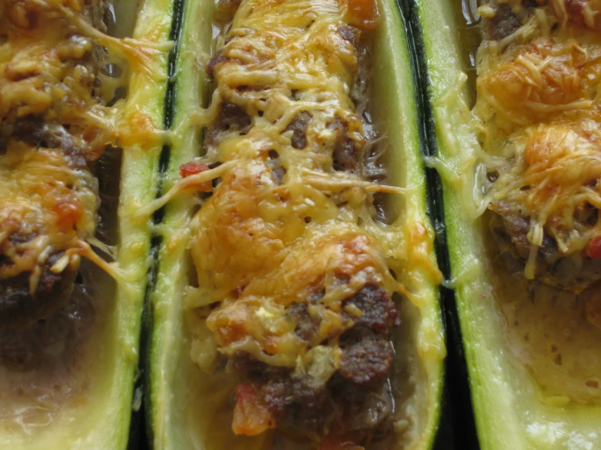 Rezept: Gefüllte Zucchini mit Hackfleisch Bild Nr. 208 Gefüllte Zucchini mit Hackfleisch - Rezept - Bild Nr. 208