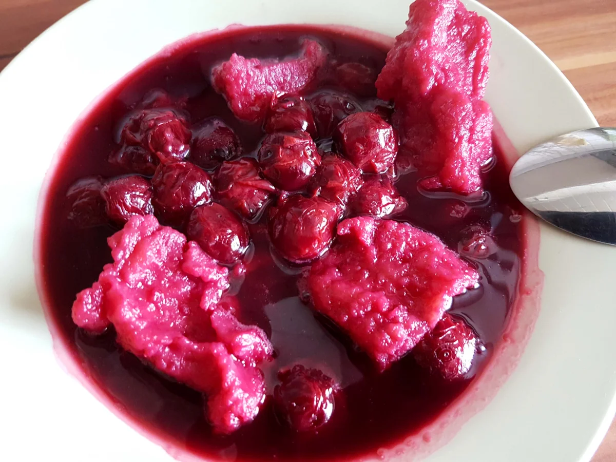 Rezept: Mazu12,-Kirschsuppe mit Klütern, (Klüten) Mazu12,-Kirschsuppe mit Klütern, (Klüten) - Rezept