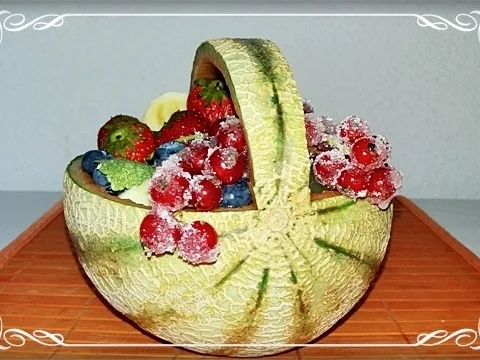 Cantaloupe Melone-Körbchen mit Obst gefüllt - Rezept - Bild Nr. 229