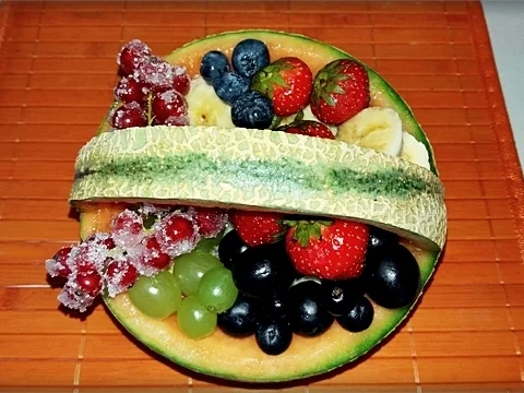 Cantaloupe Melone-Körbchen mit Obst gefüllt - Rezept - Bild Nr. 244