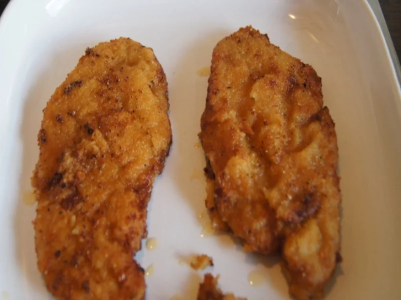 Wiener Schnitzel vom Schwein mit Mini-Rosmarinkartoffeln und Gurkensalat - Rezept - Bild Nr. 261