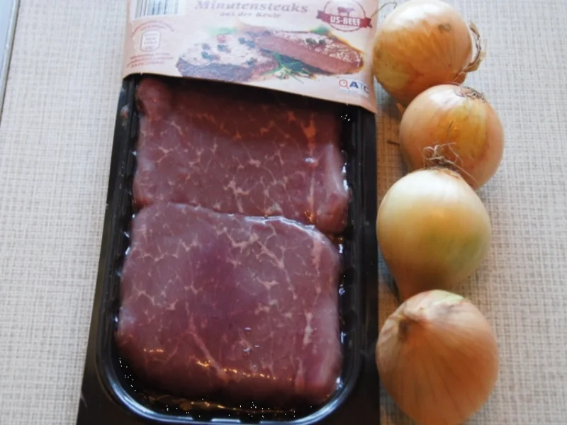 Rezept: Rinder Minutensteak unter Zwiebelhaube mit Sommersalat Bild Nr. 261 Rinder Minutensteak unter Zwiebelhaube mit Sommersalat - Rezept - Bild Nr. 261