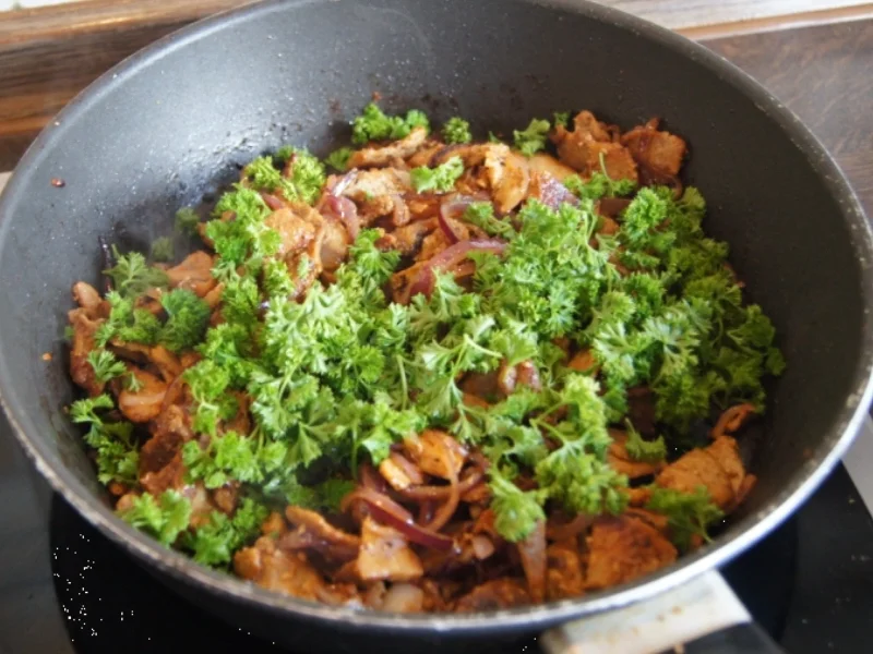 Pfannengyros mit Zaziki und Fladenbrot - Rezept - Bild Nr. 264