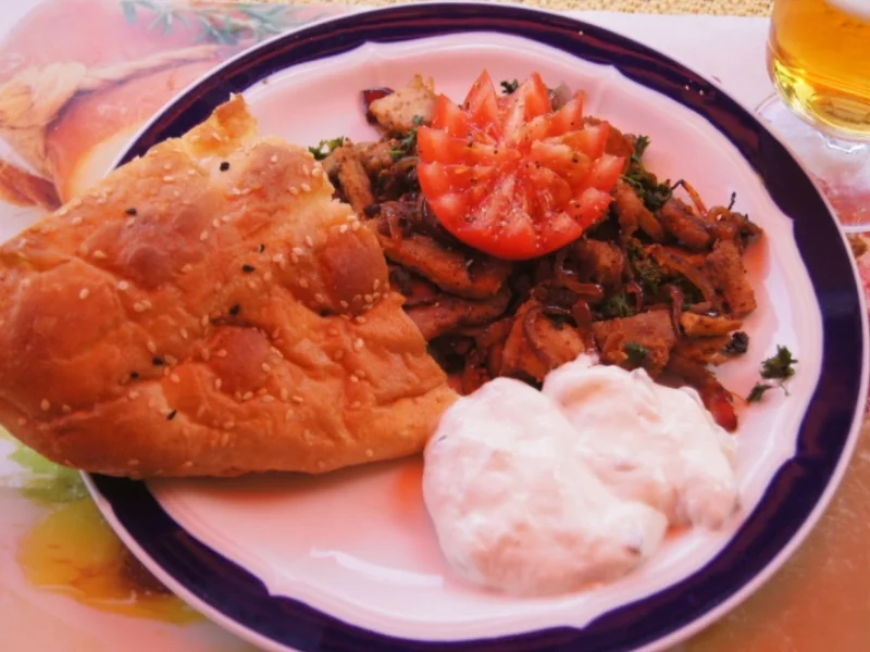 Pfannengyros mit Zaziki und Fladenbrot - Rezept - Bild Nr. 266