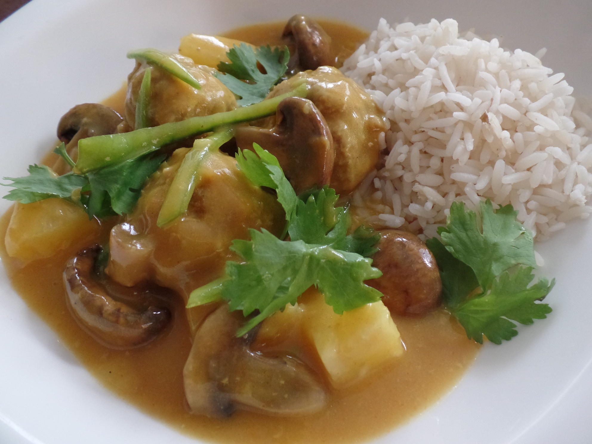 Bilder für Klopse in Currysause - Rezept