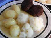 Pikante Frikadellen mit Blumenkohl, Kartoffeln und Curry-Rahm-Sauce - Rezept - Bild Nr. 260