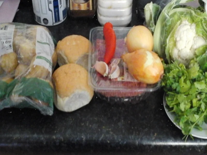 Rezept: Pikante Frikadellen mit Blumenkohl, Kartoffeln und Curry-Rahm-Sauce Bild Nr. 262 Pikante Frikadellen mit Blumenkohl, Kartoffeln und Curry-Rahm-Sauce - Rezept - Bild Nr. 262