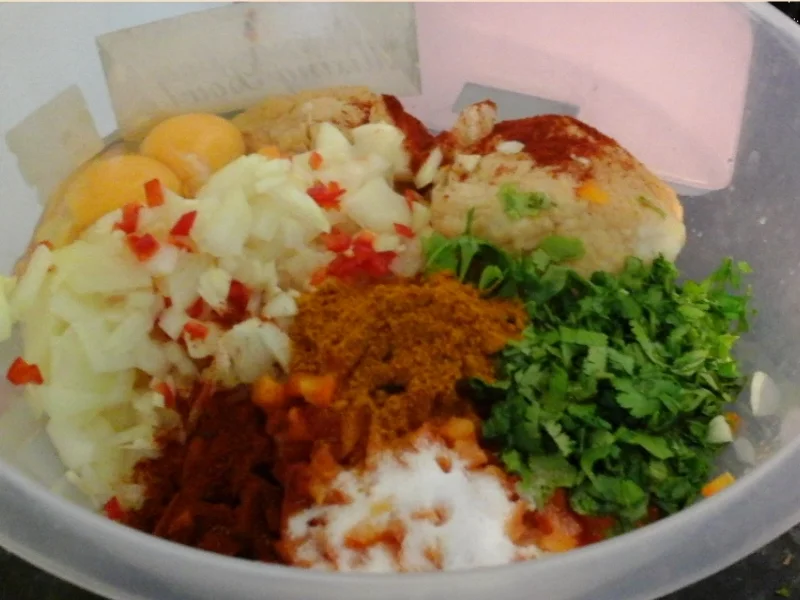 Rezept: Pikante Frikadellen mit Blumenkohl, Kartoffeln und Curry-Rahm-Sauce Bild Nr. 264 Pikante Frikadellen mit Blumenkohl, Kartoffeln und Curry-Rahm-Sauce - Rezept - Bild Nr. 264