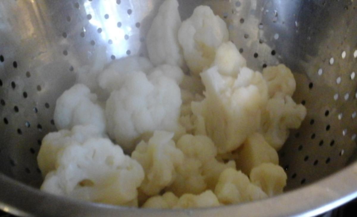 Pikante Frikadellen mit Blumenkohl, Kartoffeln und Curry-Rahm-Sauce - Rezept - Bild Nr. 267