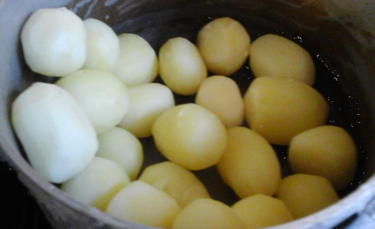 Pikante Frikadellen mit Blumenkohl, Kartoffeln und Curry-Rahm-Sauce - Rezept - Bild Nr. 268