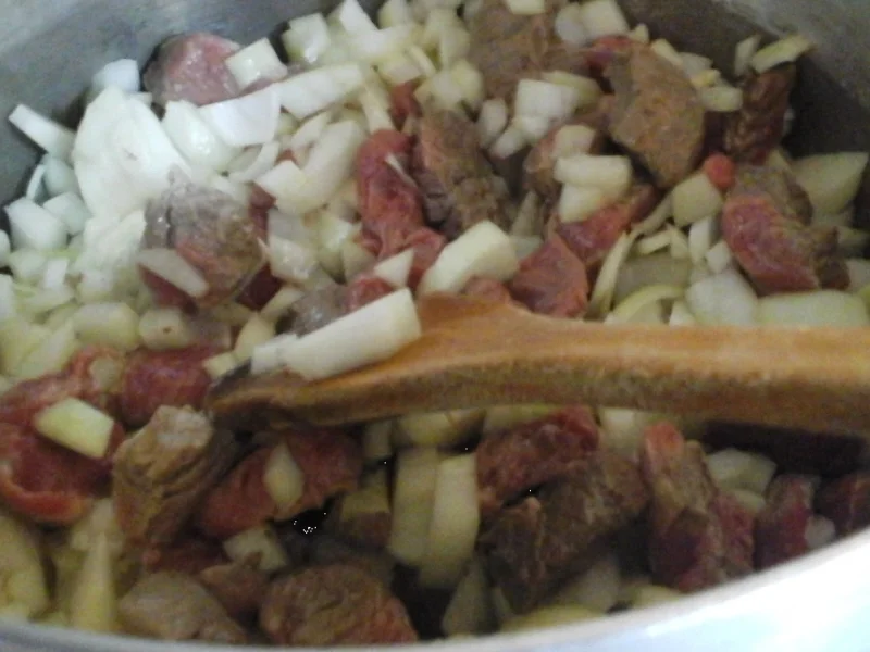 Rindergulasch mit Rosmarinkartoffeln und Blumenkohl+Brokkoli - Rezept - Bild Nr. 263