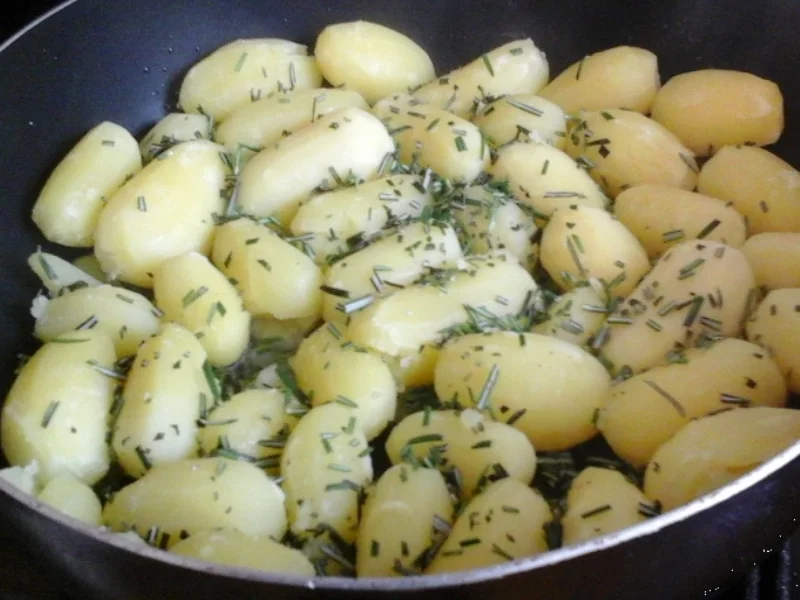 Rindergulasch mit Rosmarinkartoffeln und Blumenkohl+Brokkoli - Rezept - Bild Nr. 268