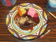 Liaison vom Bonet (Piemonteser Pudding) mit Himbeereis und flambierten Pfirsichen - Rezept