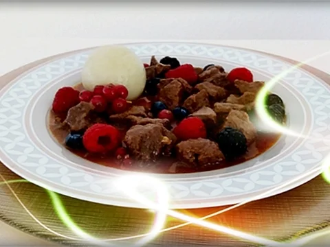 Hirsch-Edelgulasch mit Waldbeeren verfeinert - Rezept - Bild Nr. 264