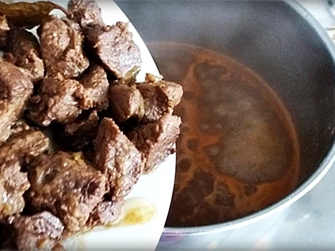 Hirsch-Edelgulasch mit Waldbeeren verfeinert - Rezept - Bild Nr. 276