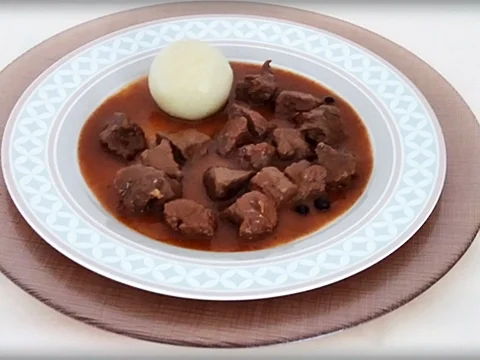 Hirsch-Edelgulasch mit Waldbeeren verfeinert - Rezept - Bild Nr. 280