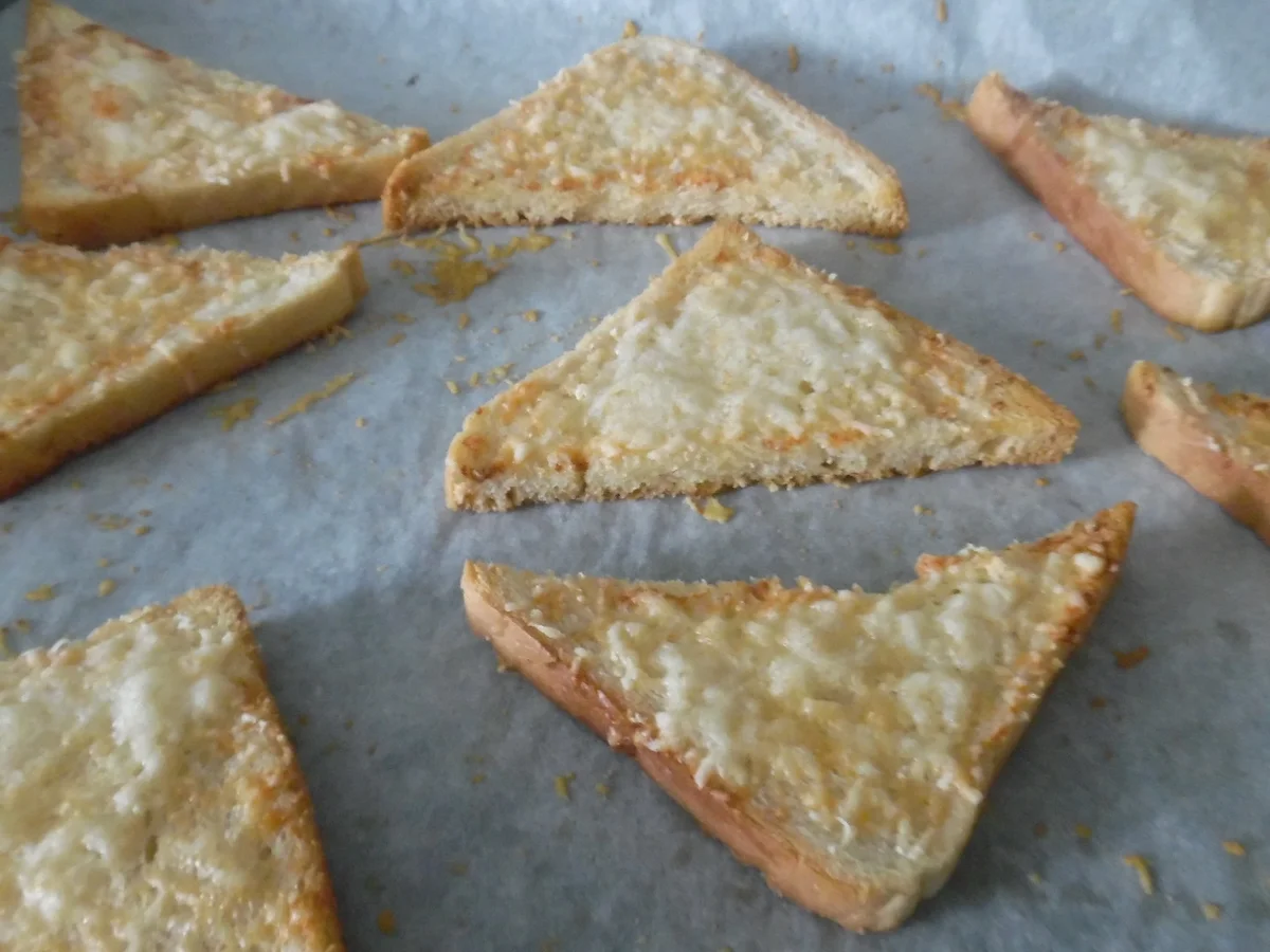 Riesling-Hummersuppe mit Tempura-Garnelen und Parmesan-Toast - Rezept - Bild Nr. 266