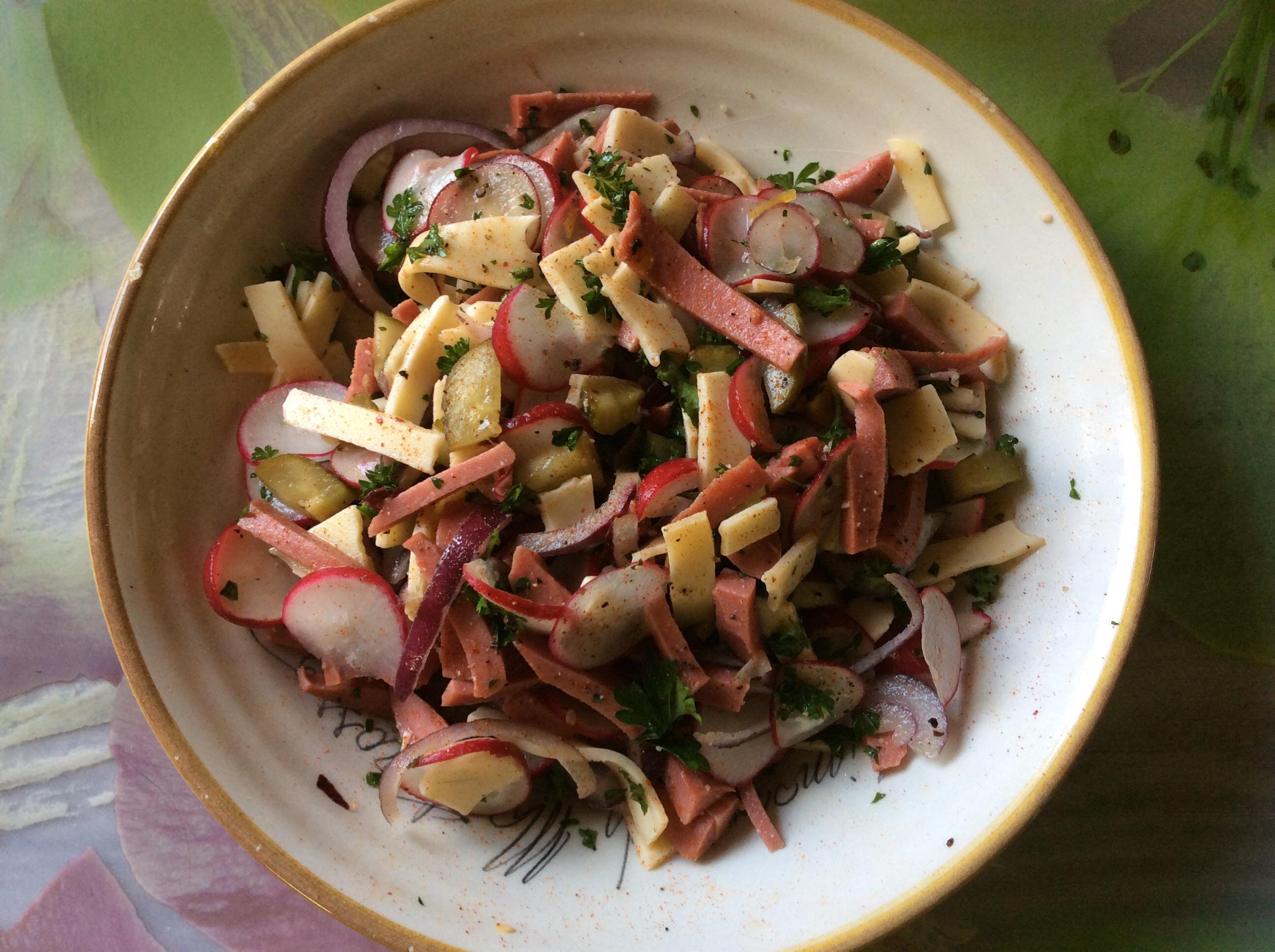 Bilder für Wurst-Käse-Salat mit Radieschen - Rezept