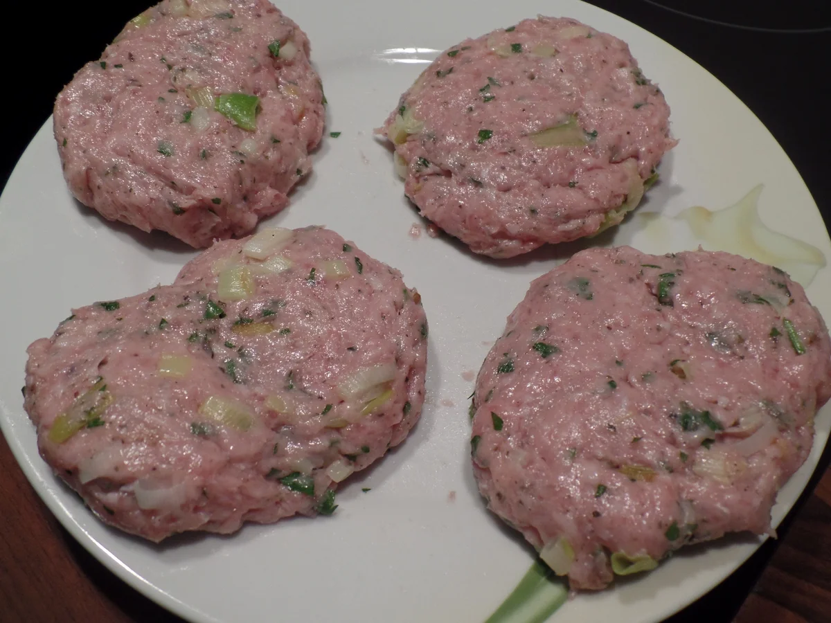 Bratwurstschnitzel mit Gurkensalat - Rezept - Bild Nr. 297