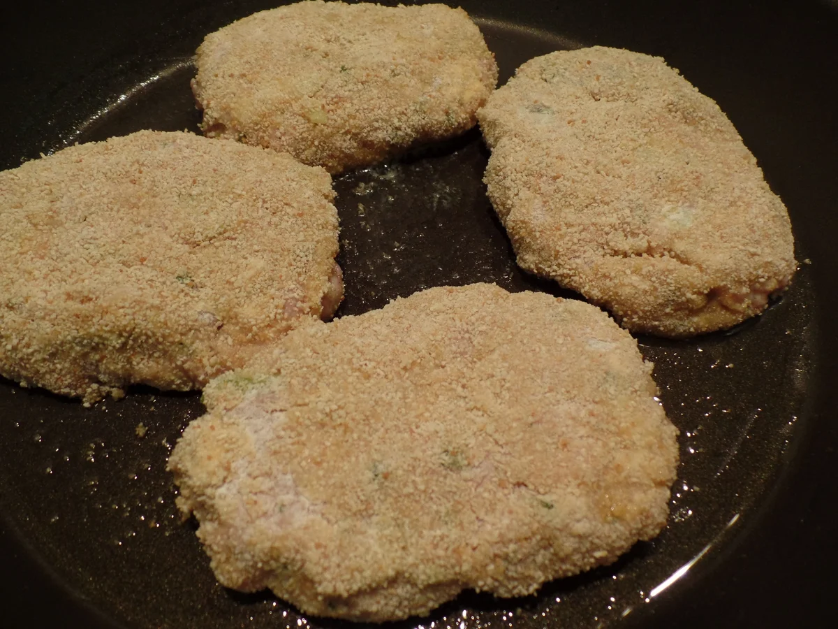 Bratwurstschnitzel mit Gurkensalat - Rezept - Bild Nr. 302