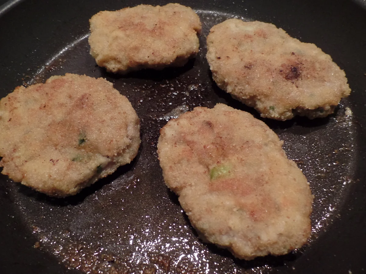 Bratwurstschnitzel mit Gurkensalat - Rezept - Bild Nr. 303