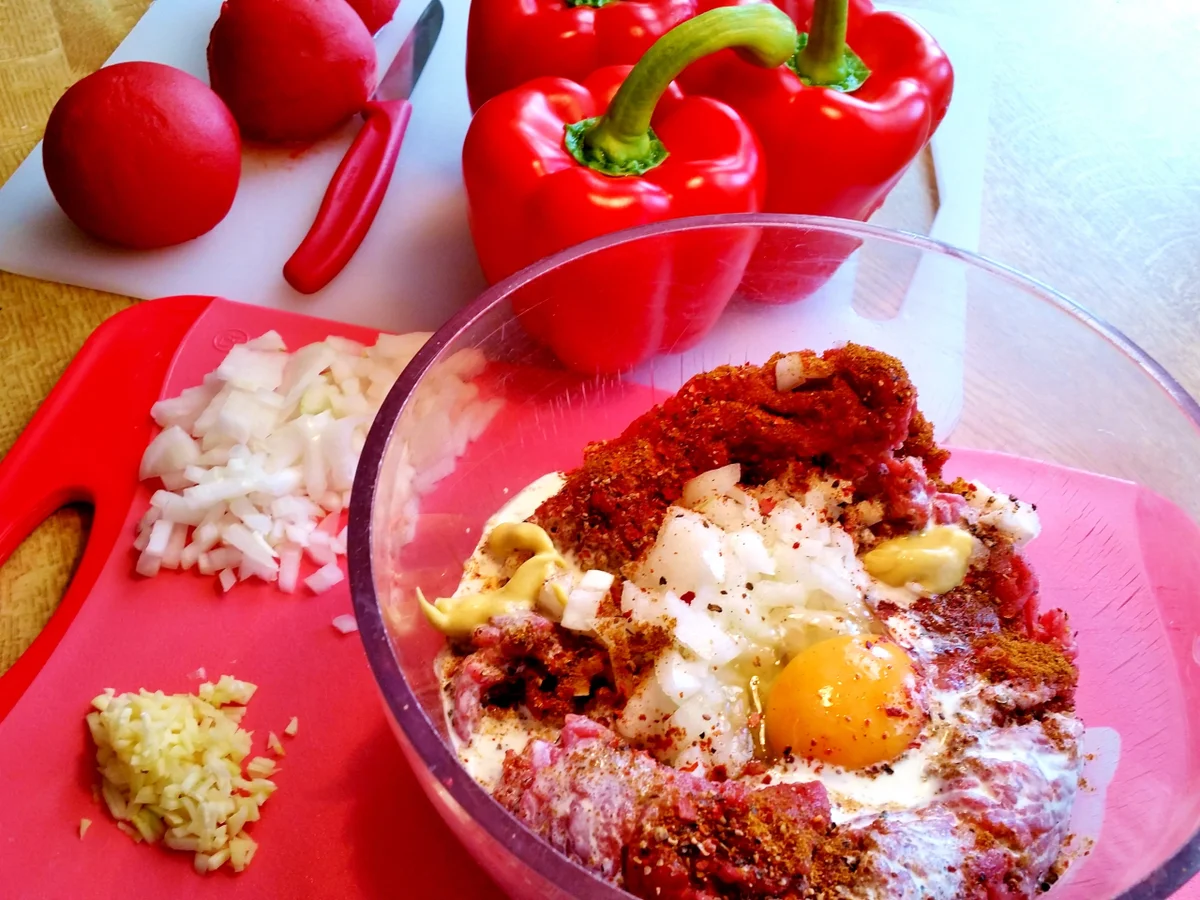 Rezept: Gefüllte Paprika in fruchtiger Tomatensoße Bild Nr. 297 Gefüllte Paprika in fruchtiger Tomatensoße - Rezept - Bild Nr. 297