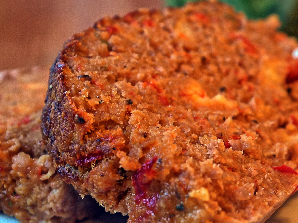 Hackbraten mit gerösteter Paprika - Rezept