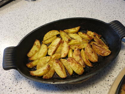 Knusprige Knoblauch-Kartoffeln - Rezept - Kochbar.de