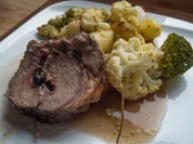 Rinderrollbraten mit kleinen Kartoffeln und Pfannengemüse - Rezept - Bild Nr. 297
