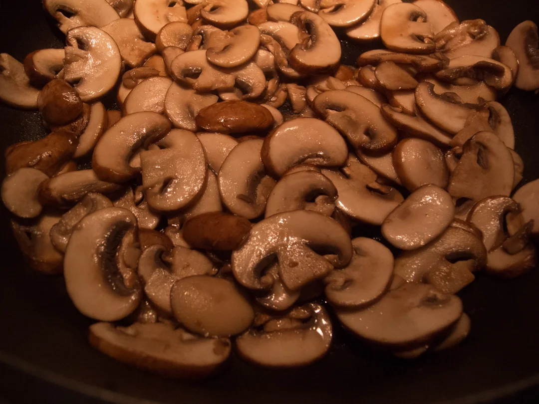 Rezept: Rinderrollbraten mit kleinen Kartoffeln und Pfannengemüse Bild Nr. 300 Rinderrollbraten mit kleinen Kartoffeln und Pfannengemüse - Rezept - Bild Nr. 300