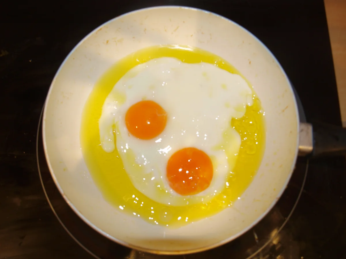 Rezept: Ei mit Serrano-Schinken und Kartoffeln (Huevos Rotos) Bild Nr. 301 Ei mit Serrano-Schinken und Kartoffeln (Huevos Rotos) - Rezept - Bild Nr. 301