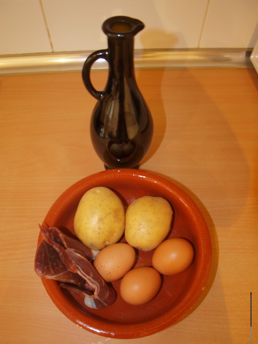 Ei mit Serrano-Schinken und Kartoffeln (Huevos Rotos) - Rezept - Bild Nr. 303