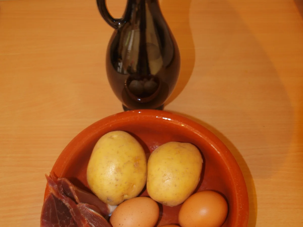 Rezept: Ei mit Serrano-Schinken und Kartoffeln (Huevos Rotos) Bild Nr. 303 Ei mit Serrano-Schinken und Kartoffeln (Huevos Rotos) - Rezept - Bild Nr. 303