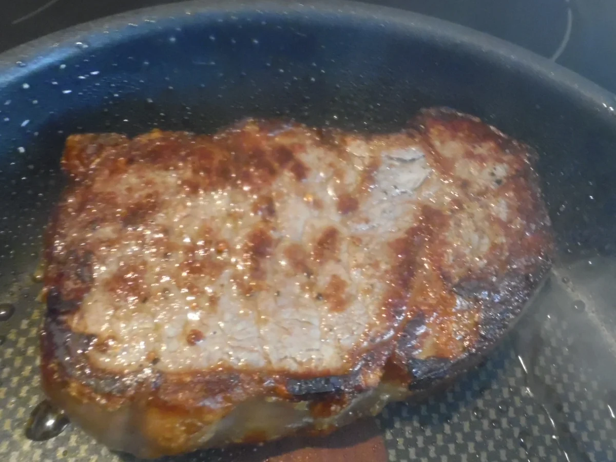 Tagliata auf Rucola mit Walnuss-Pesto und gehobeltem Parmesan - Rezept - Bild Nr. 299