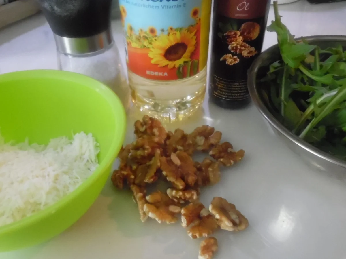 Rezept: Walnuss-Pesto Bild Nr. 299 Walnuss-Pesto - Rezept - Bild Nr. 299