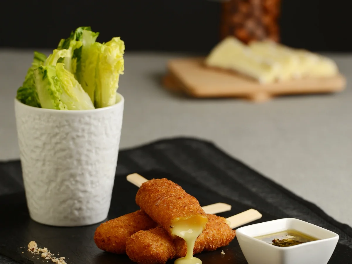 Kroketten mit Brie und Kartoffelflocken, gewürzt mit Garrigue-Honig - Rezept - Bild Nr. 299