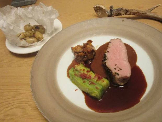 Rezept: Tiroler Kaiser-Kalb in Heu und Wiesenblumen gegart Bild Nr. 299 Tiroler Kaiser-Kalb in Heu und Wiesenblumen gegart - Rezept - Bild Nr. 299