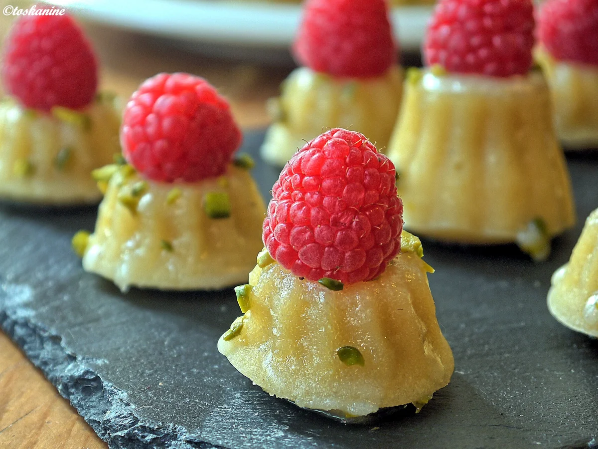 Rezept: Buttermilch-Guglhüpfer Buttermilch-Guglhüpfer - Rezept