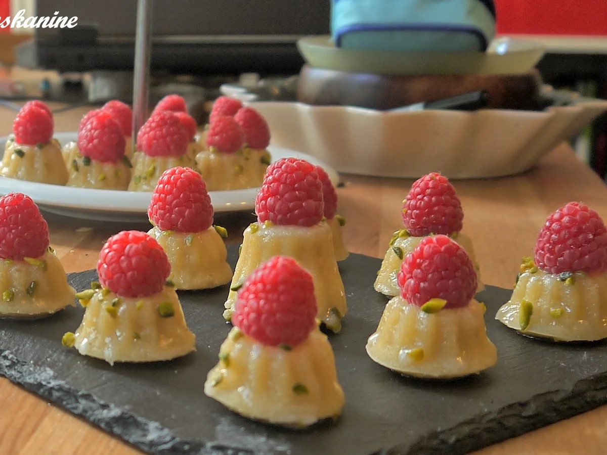 Rezept: Buttermilch-Guglhüpfer Bild Nr. 2 Buttermilch-Guglhüpfer - Rezept - Bild Nr. 2