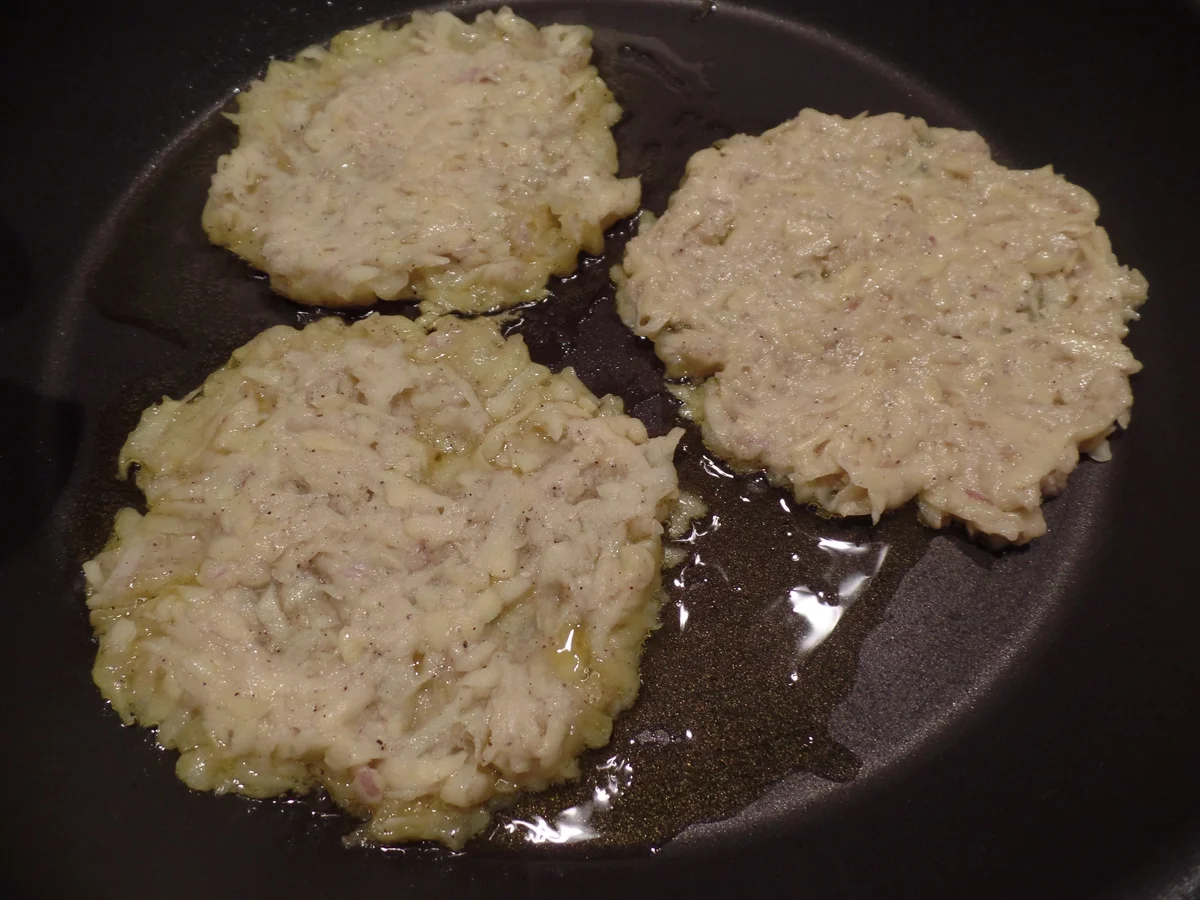 Rezept: Überbackenes Schweinefilet mit Birnenwürfel auf Kartoffelpuffer Bild Nr. 323 Überbackenes Schweinefilet mit Birnenwürfel auf Kartoffelpuffer - Rezept - Bild Nr. 323