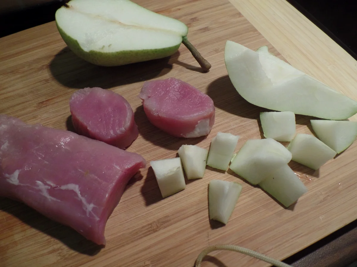 Rezept: Überbackenes Schweinefilet mit Birnenwürfel auf Kartoffelpuffer Bild Nr. 325 Überbackenes Schweinefilet mit Birnenwürfel auf Kartoffelpuffer - Rezept - Bild Nr. 325