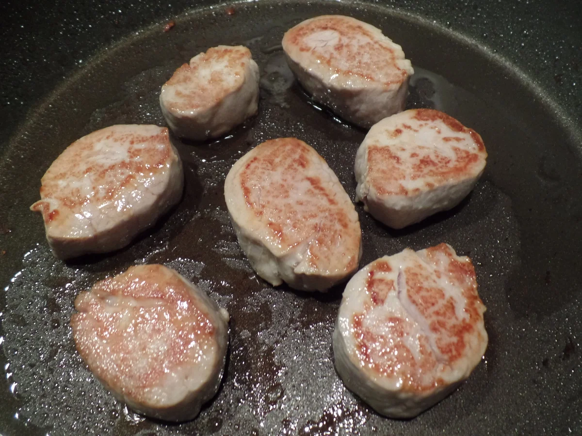 Rezept: Überbackenes Schweinefilet mit Birnenwürfel auf Kartoffelpuffer Bild Nr. 326 Überbackenes Schweinefilet mit Birnenwürfel auf Kartoffelpuffer - Rezept - Bild Nr. 326