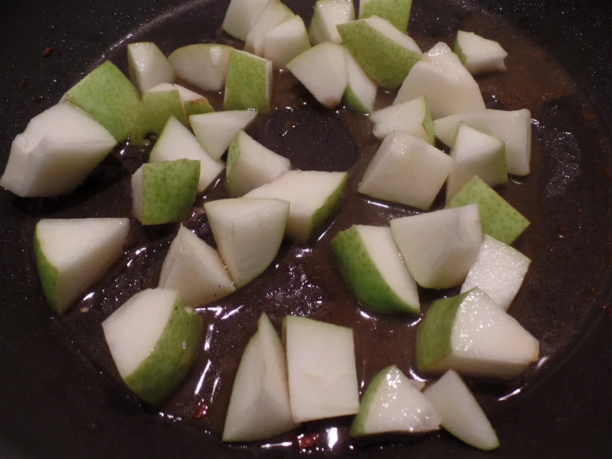 Rezept: Überbackenes Schweinefilet mit Birnenwürfel auf Kartoffelpuffer Bild Nr. 329 Überbackenes Schweinefilet mit Birnenwürfel auf Kartoffelpuffer - Rezept - Bild Nr. 329