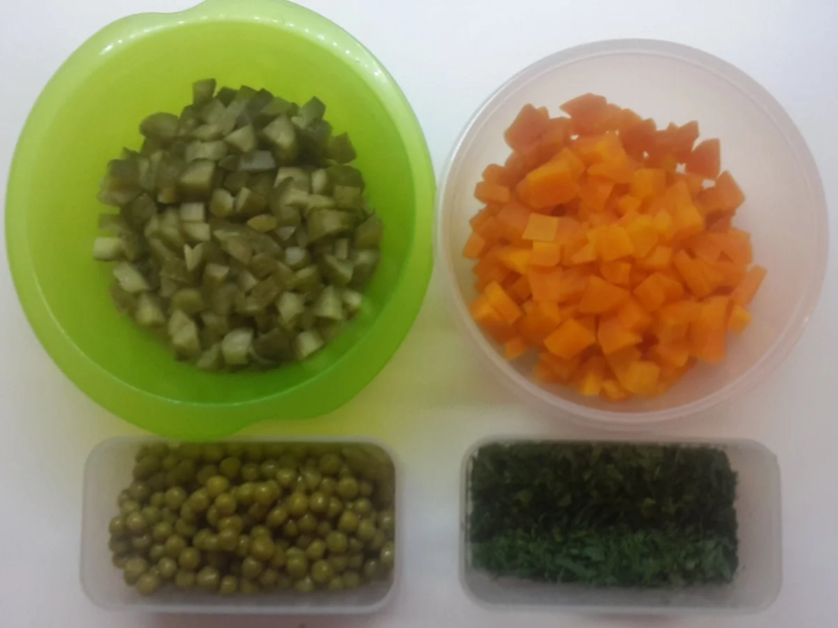 Rezept: Salat Olivier - Salat „Stolitschnij“ von Aleks Oma Bild Nr. 328 Salat Olivier - Salat „Stolitschnij“ von Aleks Oma - Rezept - Bild Nr. 328