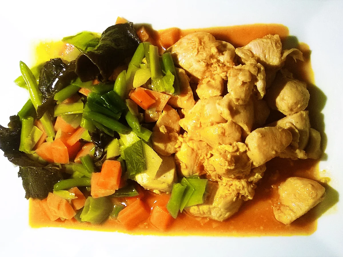 Chinapfanne: Hähnchenbrust-Stücke mit Gemüsebouquet und Ingwer - Rezept - Bild Nr. 328